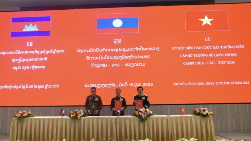 Vietnamese, Lao, Cambodian defence ministers hold annual meeting in Vientiane